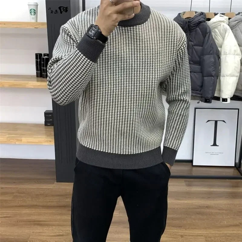 Man Round Collar Plaid Knitted Sweater