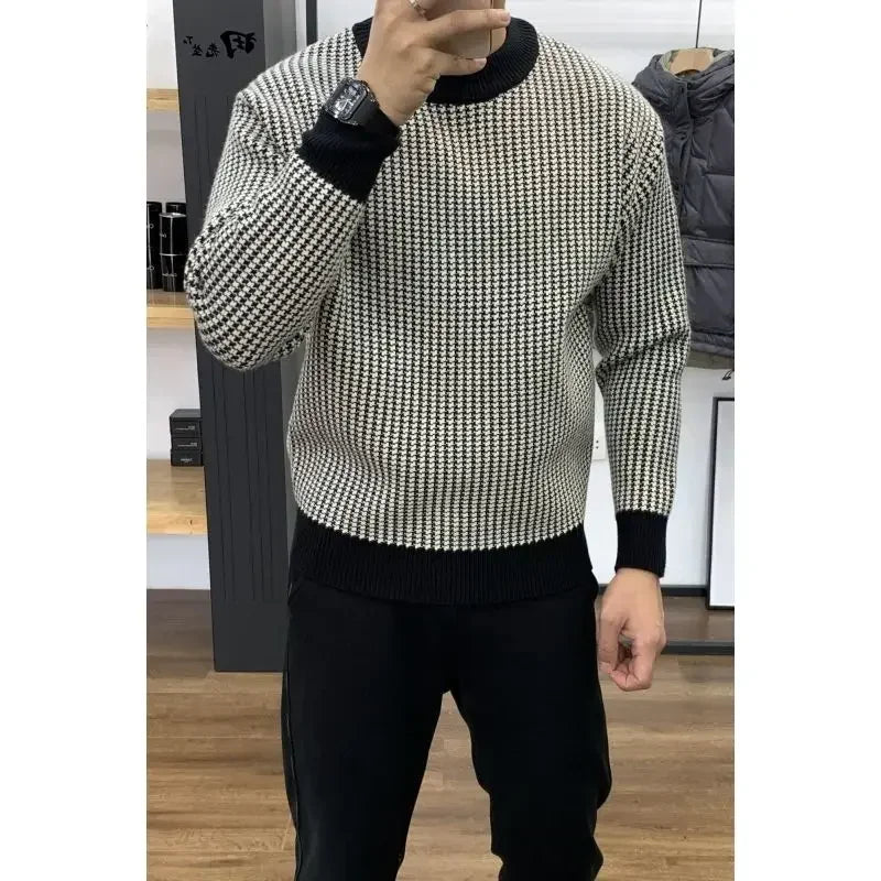 Man Round Collar Plaid Knitted Sweater