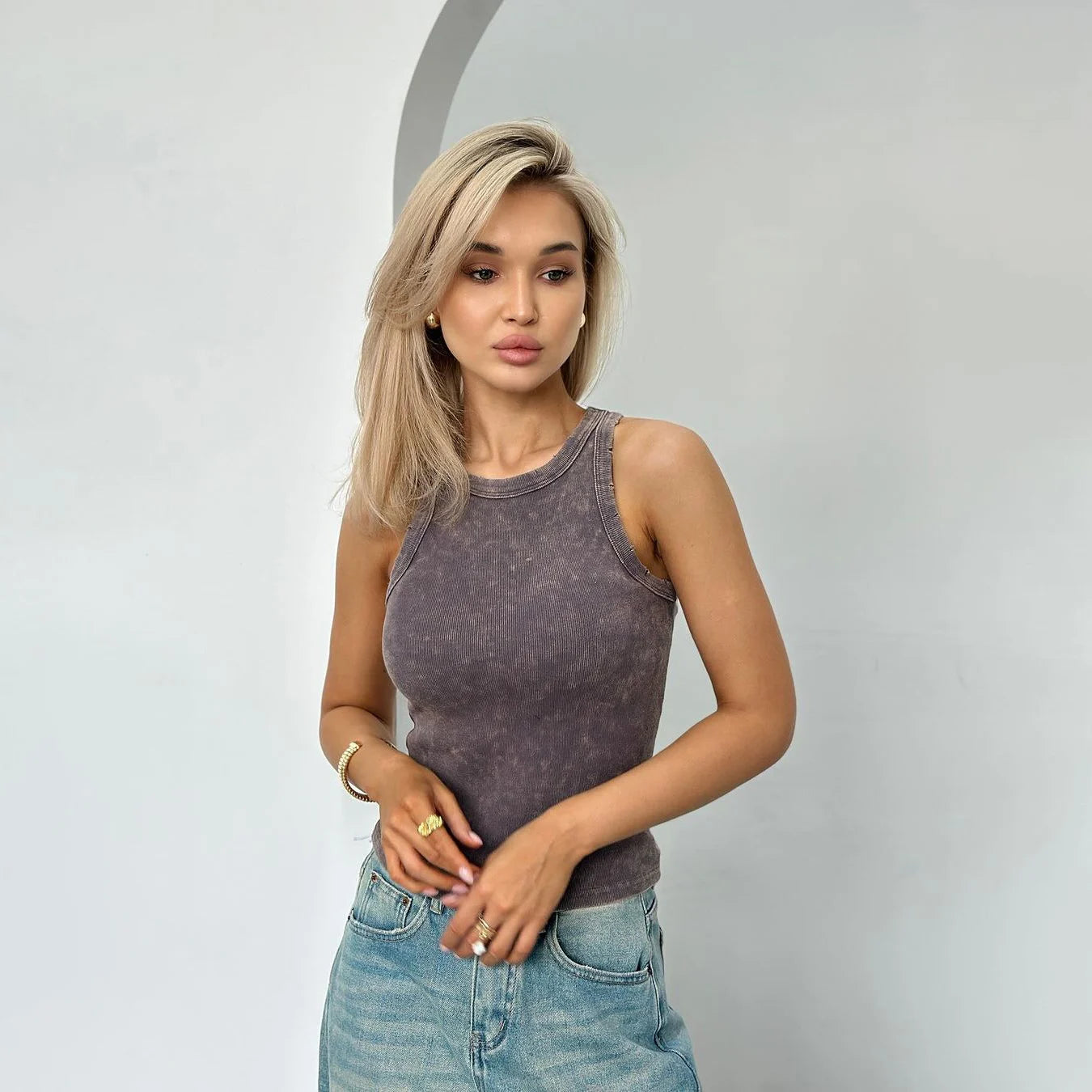 Woman Ribbed Knitted Tank Top