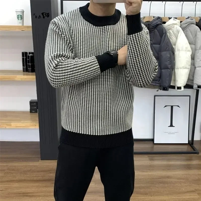 Man Round Collar Plaid Knitted Sweater